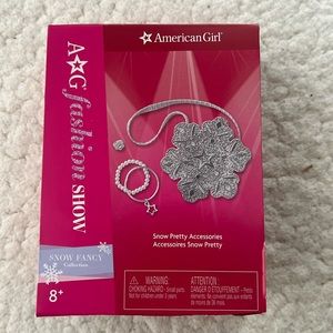 The Snow Pretty Accessories is a Truly Me accessory set